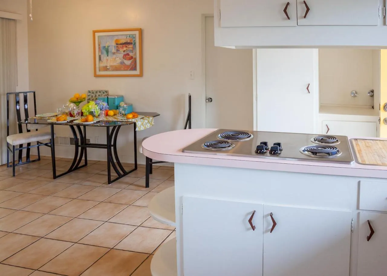 Chi Chi House - 3 Bedroom بالم سبرينغس 0*,  الولايات المتحدة الأمريكية