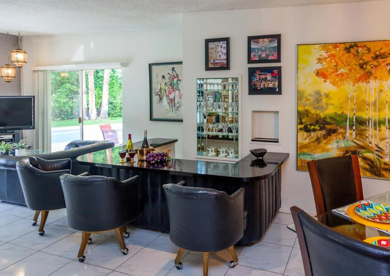 Chi Chi House - 3 Bedroom 棕榈泉 0*,